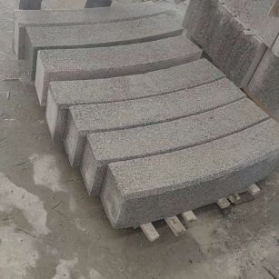 贵港芝麻白弧形路牙石
