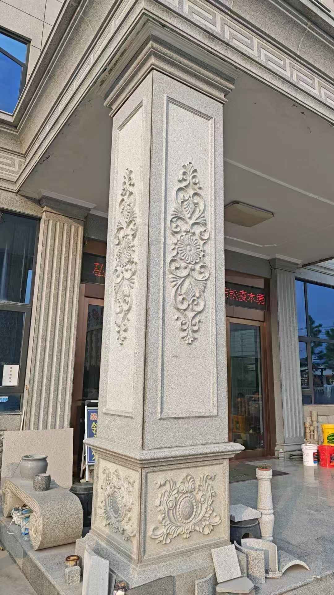 贵港芝麻白别墅雕刻柱子  黄金麻