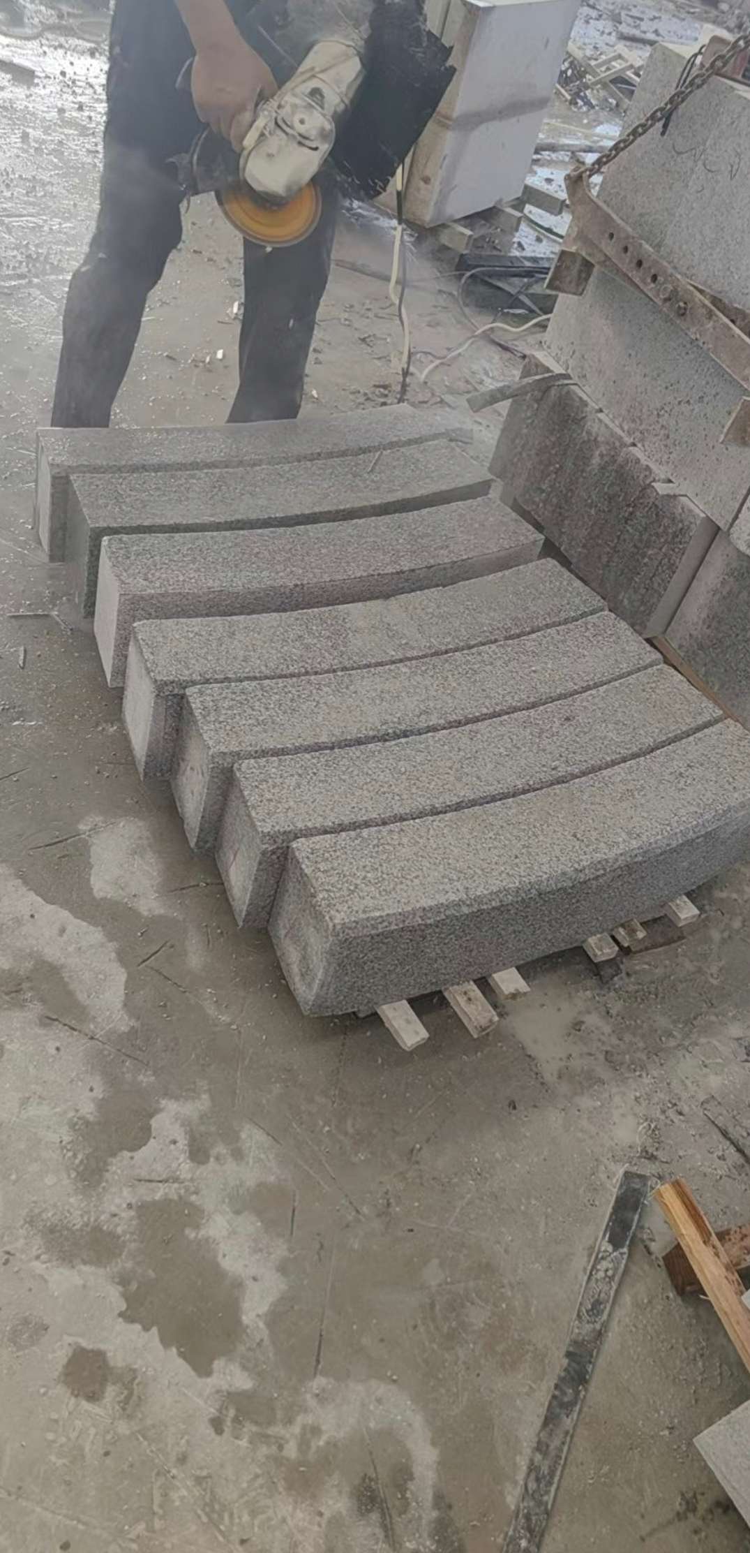 贵港芝麻白弧形路牙石